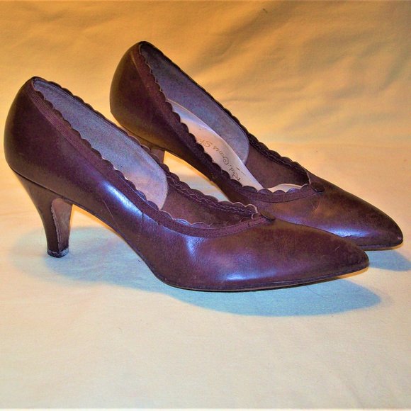 FASHIONABLE  *** RED CROSS *** Size 8 - Picture 1 of 2